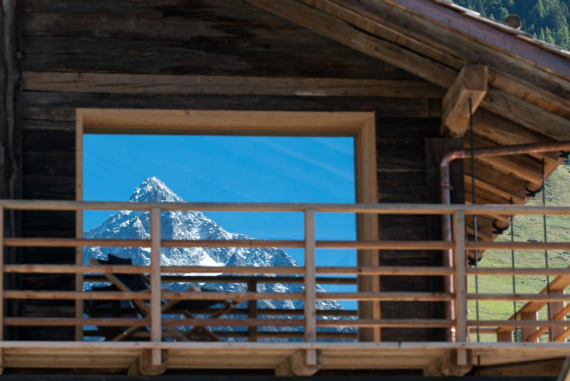 ホテル Montagne Alternative Orsières エクステリア 写真