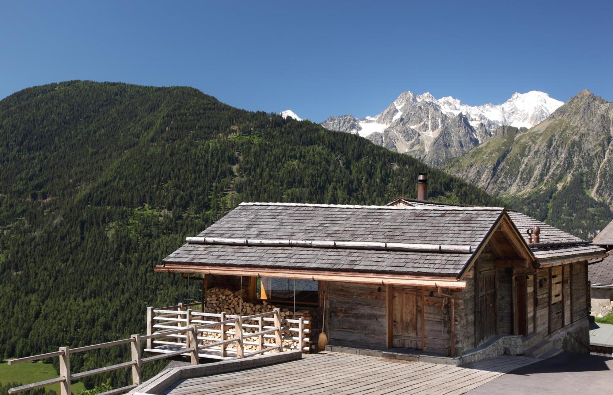 ホテル Montagne Alternative Orsières エクステリア 写真